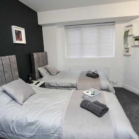 Cheerful 4-Bedroom Home In Sheffield Walkly Extérieur photo