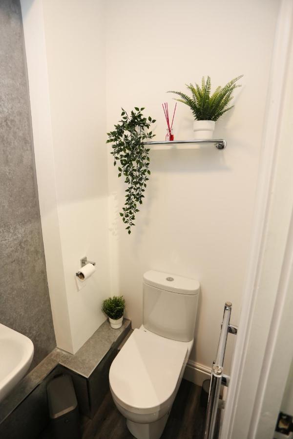 Cheerful 4-Bedroom Home In Sheffield Walkly Extérieur photo
